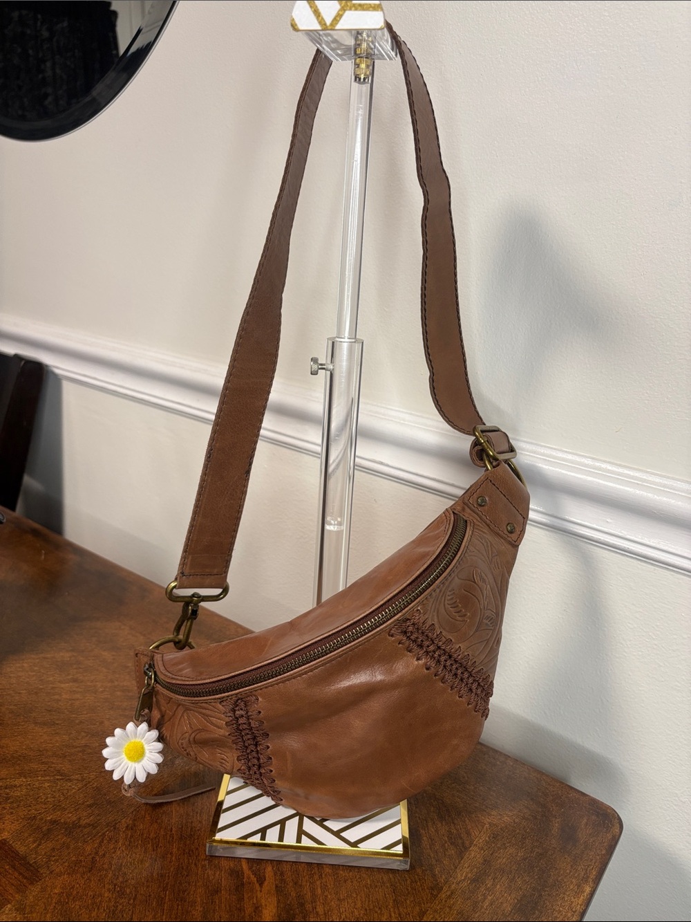 The SAK TAN LEATHER BELT BAG/ CROSSBODY WITH EMBROIDERED ACCENTS & DAISY CHARM - Picture 2 of 16